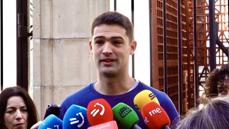 EAJ-PNVk Osasun ministroari eskatzen dio negozia dezala medikuen greba desblokeatzeko