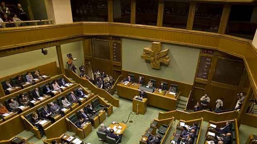 EAJk “zentzugabe” jo du uztailan zuzenketak aurkezteko epea luzatzea