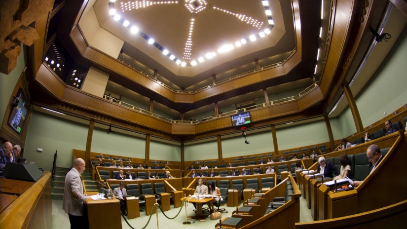 EAJk ostegun honetan emango ditu akreditazioak Legebiltzarrean