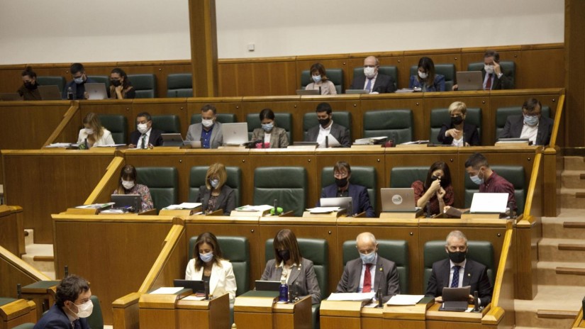 Legebiltzarreko talde guztiek, EH Bilduk izan ezik, adierazpen 