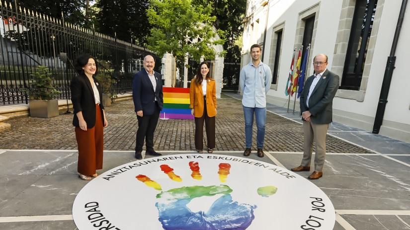 LGTBI Harrotasunaren Nazioarteko Eguna: gorroto diskurtsoei aurre egin behar zaie eta politika publikoak indartzen jarraitu