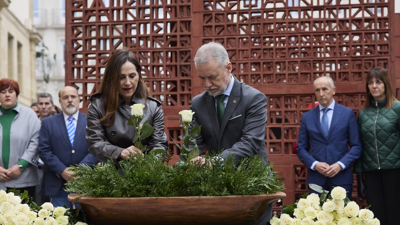 EAJ-PNVk Memoriaren Eguna ospatu du, indarkeria erabili edo justifikatu zutenei iraganaren autokritika egiteko eskatuz