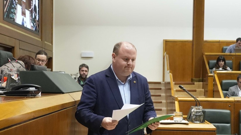 Eusko Legebiltzarrean abian jarri da aisialdiko kanpamenduetan adingabeen babesa indartzeko eta kontrola areagotzeko arau-aldaketa