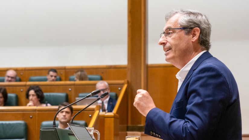 EAJ-PNVk sustatutako Enplegu Publikoaren Legearen aldaketa onartu da, euskal administrazioaren euskalduntze-eredua sendotzeko